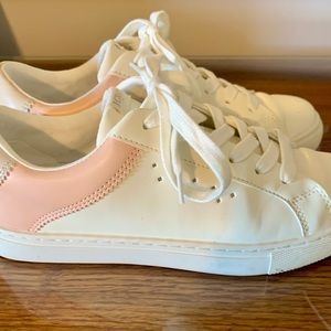 Women’s Size 8 Sneakers